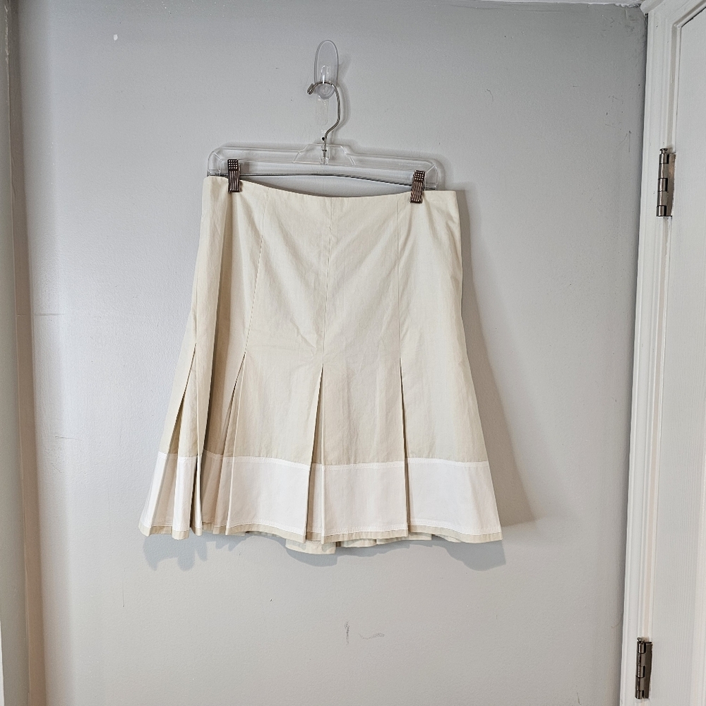 Charles Nolan pletted skirt in Tan and White in a size 8
